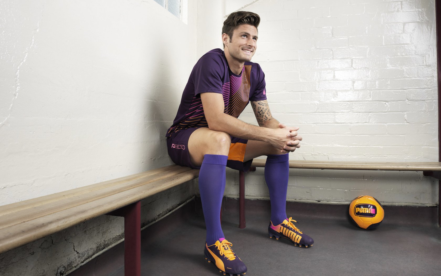 转会市场风云再起，豪门争抢新星，天价合约刷新纪录