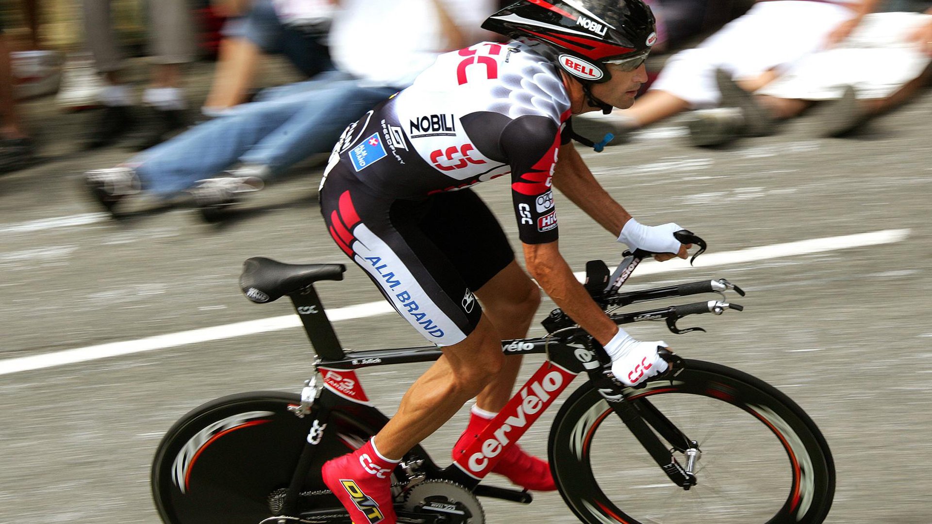 冰球联赛激战正酣,豪门对决引爆冬季热潮